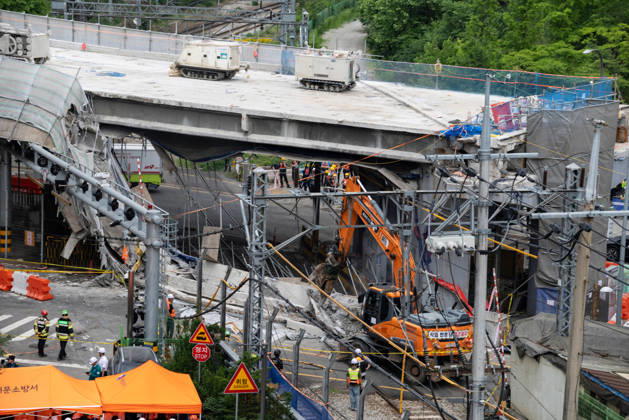 (260526) -- SEOUL, May 26, 2026 -- This photo taken on May 26, 2026 shows a scene at the site of an overpass collapse accident in Seoul, South Korea. Three people were killed and three others were injured in South Korea s overpass collapse accident, Yonhap news agency said Tuesday. A section of the upper deck collapsed at the overpass demolition site in Seoul at around 2:33 p.m. local time (0533 GMT). (Photo by Xinhua) (SpotNews) SOUTH KOREA-SEOUL-OVERPASS COLLAPSE ACCIDENT JunxHyosang 