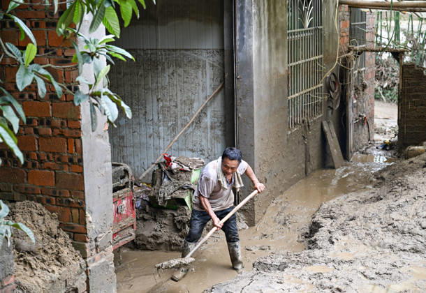 (260526) -- CHONGQING, May 26, 2026 -- A villager cleans up silt-covered livestock enclosure at Daqiao Village of Yongchuan District, southwest China s Chongqing Municipality, May 26, 2026. From Saturday night to early Sunday morning, a sudden and extreme catastrophic rainstorm struck Yongchuan, triggering flash floods and geological disasters in multiple areas of this district. After the disaster occurred, the local authorities immediately activated the emergency response mechanism, coordinated rescue forces from all sides and made every effort to carry out rescue operations and infrastructure restoration. Rescue and response efforts are still underway. ) CHINA-CHONGQING-FLOOD-RESCUE (CN) WangxQuanchao 