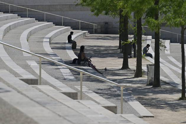 Heatwave in Lyon May 26, 2026 PHOTOPQR LE PROGRES Joël PHILIPPON Lyon 05 26, 2026 Heatwave in Lyon May 26, 2026 Heat and heatwave in Lyon Lyon residents try to protect themselves and stay cool Heatwave in France, Lyon Lyon Rhône Alpes France  Copyright: xPHOTOPQR LExPROGRES MAXPPPxJoëlxPHILIPPONx 20260526LPL2333 20260526LPL2333