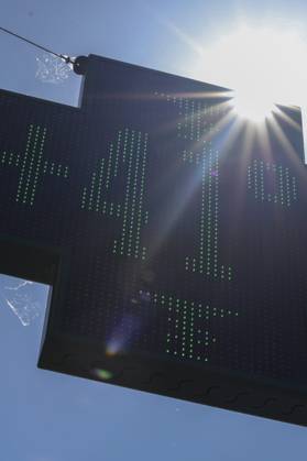 heatwave in Les Hauts de France PHOTOPQR VOIX DU NORD Thierry Thorel 26 05 2026 Roubaix , le 26 mai 2026 heatwave in Les Hauts de France Heatwave in France, Roubaix on May 26, 2026 Hauts de France France  Copyright: xPHOTOPQR VOIXxDUxNORD MAXPPPxThierryxThorelx 20260526VDN2620 20260526VDN2620