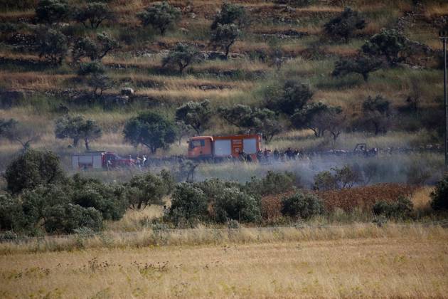 Israeli settlers set fire to wheat fields in Nablus NABLUS, WEST BANK, PALESTINE - MAY 26: Smoke rise as Israeli settlers, set fire to wheat fields belonging to Palestinians in the village of Salem, east of the West Bank city of Nablus, Palestine, on May 26, 2026. Israeli forces reportedly prevented Palestinians from intervening and used tear gas and stun grenades against them, while a Palestinian youth was reported injured during the incident. Nedal Eshtayah Anadolu Nablus West Bank. Editorial use only. Please get in touch for any other usage.  Copyright: x2026xAnadoluxNedalxEshtayahx