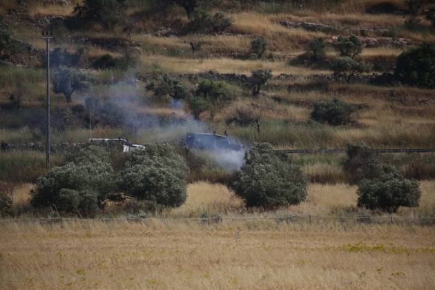 Israeli settlers set fire to wheat fields in Nablus NABLUS, WEST BANK, PALESTINE - MAY 26: Smoke rise as Israeli settlers, set fire to wheat fields belonging to Palestinians in the village of Salem, east of the West Bank city of Nablus, Palestine, on May 26, 2026. Israeli forces reportedly prevented Palestinians from intervening and used tear gas and stun grenades against them, while a Palestinian youth was reported injured during the incident. Nedal Eshtayah Anadolu Nablus West Bank. Editorial use only. Please get in touch for any other usage.  Copyright: x2026xAnadoluxNedalxEshtayahx