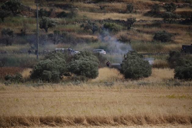 Israeli settlers set fire to wheat fields in Nablus NABLUS, WEST BANK, PALESTINE - MAY 26: Smoke rise as Israeli settlers, set fire to wheat fields belonging to Palestinians in the village of Salem, east of the West Bank city of Nablus, Palestine, on May 26, 2026. Israeli forces reportedly prevented Palestinians from intervening and used tear gas and stun grenades against them, while a Palestinian youth was reported injured during the incident. Nedal Eshtayah Anadolu Nablus West Bank. Editorial use only. Please get in touch for any other usage.  Copyright: x2026xAnadoluxNedalxEshtayahx