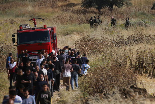 Israeli settlers set fire to wheat fields in Nablus NABLUS, WEST BANK, PALESTINE - MAY 26: Emergency services are seen around the area as Israeli settlers, set fire to wheat fields belonging to Palestinians in the village of Salem, east of the West Bank city of Nablus, Palestine, on May 26, 2026. Israeli forces reportedly prevented Palestinians from intervening and used tear gas and stun grenades against them, while a Palestinian youth was reported injured during the incident. Nedal Eshtayah Anadolu Nablus West Bank. Editorial use only. Please get in touch for any other usage.  Copyright: x2026xAnadoluxNedalxEshtayahx