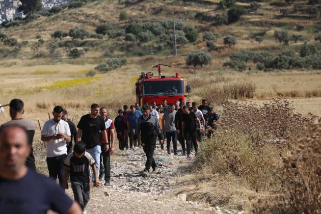 Israeli settlers set fire to wheat fields in Nablus NABLUS, WEST BANK, PALESTINE - MAY 26: Emergency services are seen around the area as Israeli settlers, set fire to wheat fields belonging to Palestinians in the village of Salem, east of the West Bank city of Nablus, Palestine, on May 26, 2026. Israeli forces reportedly prevented Palestinians from intervening and used tear gas and stun grenades against them, while a Palestinian youth was reported injured during the incident. Nedal Eshtayah Anadolu Nablus West Bank. Editorial use only. Please get in touch for any other usage.  Copyright: x2026xAnadoluxNedalxEshtayahx