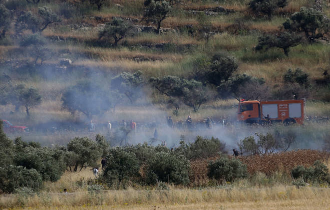 Israeli settlers set fire to wheat fields in Nablus NABLUS, WEST BANK, PALESTINE - MAY 26: Smoke rise as Israeli settlers, set fire to wheat fields belonging to Palestinians in the village of Salem, east of the West Bank city of Nablus, Palestine, on May 26, 2026. Israeli forces reportedly prevented Palestinians from intervening and used tear gas and stun grenades against them, while a Palestinian youth was reported injured during the incident. Nedal Eshtayah Anadolu Nablus West Bank. Editorial use only. Please get in touch for any other usage.  Copyright: x2026xAnadoluxNedalxEshtayahx