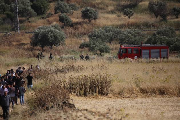 Israeli settlers set fire to wheat fields in Nablus NABLUS, WEST BANK, PALESTINE - MAY 26: Emergency services are seen around the area as Israeli settlers, set fire to wheat fields belonging to Palestinians in the village of Salem, east of the West Bank city of Nablus, Palestine, on May 26, 2026. Israeli forces reportedly prevented Palestinians from intervening and used tear gas and stun grenades against them, while a Palestinian youth was reported injured during the incident. Nedal Eshtayah Anadolu Nablus West Bank. Editorial use only. Please get in touch for any other usage.  Copyright: x2026xAnadoluxNedalxEshtayahx