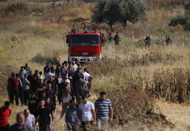 Israeli settlers set fire to wheat fields in Nablus NABLUS, WEST BANK, PALESTINE - MAY 26: Emergency services are seen around the area as Israeli settlers, set fire to wheat fields belonging to Palestinians in the village of Salem, east of the West Bank city of Nablus, Palestine, on May 26, 2026. Israeli forces reportedly prevented Palestinians from intervening and used tear gas and stun grenades against them, while a Palestinian youth was reported injured during the incident. Nedal Eshtayah Anadolu Nablus West Bank. Editorial use only. Please get in touch for any other usage.  Copyright: x2026xAnadoluxNedalxEshtayahx