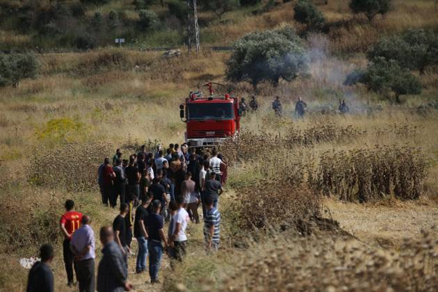 Israeli settlers set fire to wheat fields in Nablus NABLUS, WEST BANK, PALESTINE - MAY 26: Emergency services are seen around the area as Israeli settlers, set fire to wheat fields belonging to Palestinians in the village of Salem, east of the West Bank city of Nablus, Palestine, on May 26, 2026. Israeli forces reportedly prevented Palestinians from intervening and used tear gas and stun grenades against them, while a Palestinian youth was reported injured during the incident. Nedal Eshtayah Anadolu Nablus West Bank. Editorial use only. Please get in touch for any other usage.  Copyright: x2026xAnadoluxNedalxEshtayahx