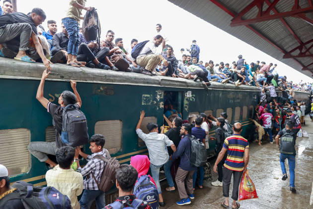 May 26, 2026, Tongi, Bangladesh: Bangladeshi Muslim passengers struggle to board an overcrowded train as they travel home ahead of the upcoming Eid al-Adha festival at a railway station in Tongi, near Dhaka, Bangladesh, Monday, May 26, 2024. Millions of people are expected to leave the capital in one of the countryÃ¢â‚¬â ¢s largest annual holiday exoduses to celebrate Eid with their families in rural areas. Tongi Bangladesh  - ZUMAd117 20260526_fap_d117_041 Copyright: xSuvraxKantixDasx
