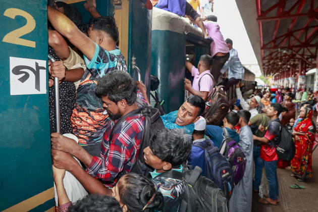 May 26, 2026, Tongi, Bangladesh: Bangladeshi Muslim passengers struggle to board an overcrowded train as they travel home ahead of the upcoming Eid al-Adha festival at a railway station in Tongi, near Dhaka, Bangladesh, Monday, May 26, 2024. Millions of people are expected to leave the capital in one of the countryÃ¢â‚¬â ¢s largest annual holiday exoduses to celebrate Eid with their families in rural areas. Tongi Bangladesh  - ZUMAd117 20260526_fap_d117_039 Copyright: xSuvraxKantixDasx