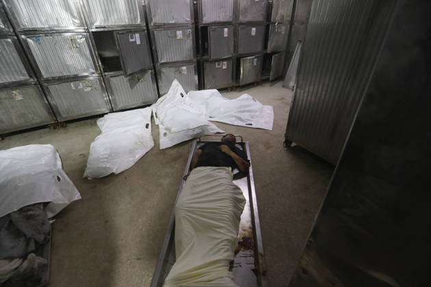 Mourners bid farewell to Palestinians killed in Gaza strike Mourners take a final look at the bodies of Palestinians killed in an Israeli airstrike, at al-Shifa Hospital in Gaza City, on Tuesday, May 26, 2026. Photo by Belal Osama apaimages Gaza Gaza Strip Palestinian Territory 260526_Gaza_BO_2_00(35) Copyright: xapaimagesxBelalxOsamax xapaimagesx
