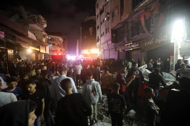 Palestinians inspect Israeli airstrike site in Gaza City Palestinians gather in a street to inspect the site of an Israeli airstrike on a residential building in Gaza City, on May 26, 2026. Photo by Belal Osama apaimages Gaza Gaza Strip Palestinian Territory 260526_Gaza_BO_2_00(8) Copyright: xapaimagesxBelalxOsamax xapaimagesx