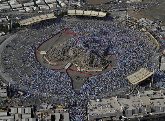 Muslim pilgrims gather at Mount Arafat during Hajj Muslim pilgrims gather at Mount of Mercy on the plain of Arafat during the annual hajj pilgrimage, outside the holy city of Mecca, Saudi Arabia, May 26, 2026. Photo by SPA Saudi Pess Agency APA Images Mecca Mecca Saudi Arabia 260526_Saudi_Arabia_SPA_6_00(17) Copyright: xSPAxSaudixPessxAgencyxSaudixPressxAgencyx xapaimagesx