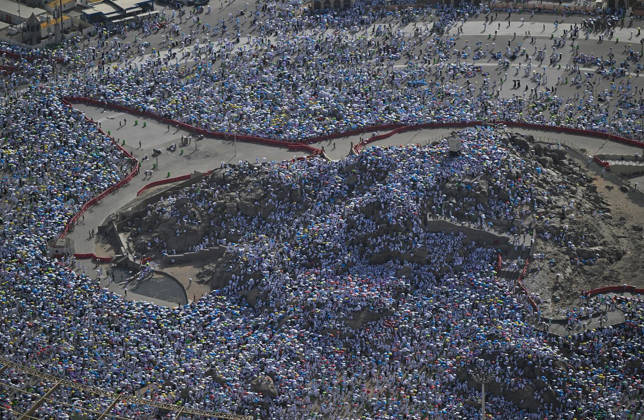 Muslim pilgrims gather at Mount Arafat during Hajj Muslim pilgrims gather at Mount of Mercy on the plain of Arafat during the annual hajj pilgrimage, outside the holy city of Mecca, Saudi Arabia, May 26, 2026. Photo by SPA Saudi Pess Agency APA Images Mecca Mecca Saudi Arabia 260526_Saudi_Arabia_SPA_6_00(10) Copyright: xSPAxSaudixPessxAgencyxSaudixPressxAgencyx xapaimagesx
