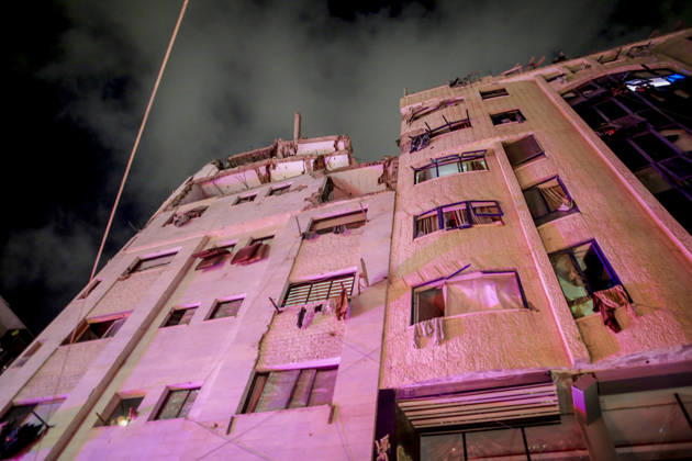 Gaza Rimal District Rocked Strikes A view shows a damaged building in the Al-Rimal neighborhood of central Gaza City on May 26, 2026, after seven Israeli airstrikes hit a residential building and caused heavy damage to nearby vehicles and commercial shops. Several people were killed and others injured in the strikes, including passersby who had been shopping ahead of Eid. Gaza Gaza Strip Palestinian Territories Copyright: xSaeedxJarasx