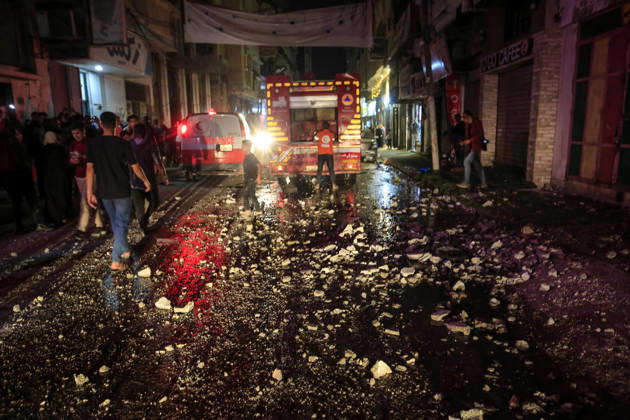 Gaza Rimal District Rocked Strikes Palestinians gather near a fire truck at the site of an airstrike in the Al-Rimal neighborhood of central Gaza City on May 26, 2026, after seven Israeli airstrikes hit a residential building and caused heavy damage to nearby vehicles and commercial shops. Several people were killed and others injured in the strikes, including passersby who had been shopping ahead of Eid. Gaza Gaza Strip Palestinian Territories Copyright: xSaeedxJarasx