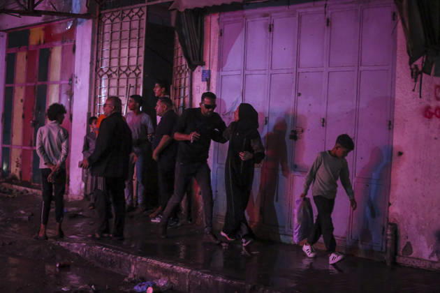 Gaza Rimal District Rocked Strikes Palestinians gather at the site of an airstrike in the Al-Rimal neighborhood of central Gaza City on May 26, 2026, after seven Israeli airstrikes hit a residential building and caused heavy damage to nearby vehicles and commercial shops. Several people were killed and others injured in the strikes, including passersby who had been shopping ahead of Eid. Gaza Gaza Strip Palestinian Territories Copyright: xSaeedxJarasx