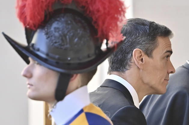 Pedro Sanchez at the Vatican to meet Pope Leo XIV VATICAN CITY, VATICAN, MAY 27: Spain s Prime Minister Pedro Sanchez arrives in St. Damaso courtyard for his meetings with Pope Leo XIV and with Vatican Secretary of State Cardinal Pietro Parolin, at the Vatican, on May 27, 2026. Isabella Bonotto Anadolu Vatican City Vatican. Editorial use only. Please get in touch for any other usage.  Copyright: x2026xAnadoluxIsabellaxBonottox
