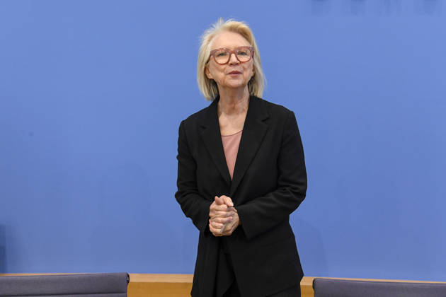 ABB BPK-GUTACHTEN - Prof. Prof. Dr. Dr. h.c. Monika Schnitzer, Vorsitzende Bericht zum Thema Vorstellung des Fruehjahrsgutachten 2026-Sachverstaendigenrat zur Begutachtung der gesamtwirtschaftlichen Entwicklung auf der BPK Bundespressekonferenz in Berlin am 27.05.2026 Berlin Deutschland