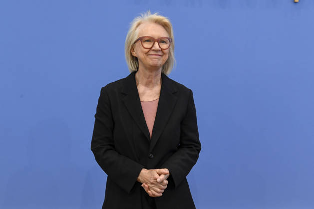 ABB BPK-GUTACHTEN - Prof. Prof. Dr. Dr. h.c. Monika Schnitzer, Vorsitzende Bericht zum Thema Vorstellung des Fruehjahrsgutachten 2026-Sachverstaendigenrat zur Begutachtung der gesamtwirtschaftlichen Entwicklung auf der BPK Bundespressekonferenz in Berlin am 27.05.2026 Berlin Deutschland
