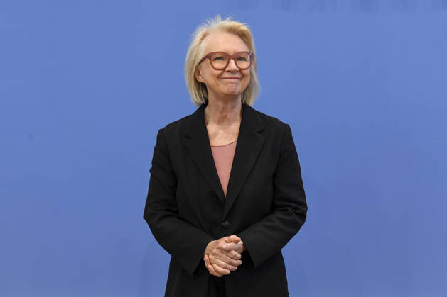 ABB BPK-GUTACHTEN - Prof. Prof. Dr. Dr. h.c. Monika Schnitzer, Vorsitzende Bericht zum Thema Vorstellung des Fruehjahrsgutachten 2026-Sachverstaendigenrat zur Begutachtung der gesamtwirtschaftlichen Entwicklung auf der BPK Bundespressekonferenz in Berlin am 27.05.2026 Berlin Deutschland