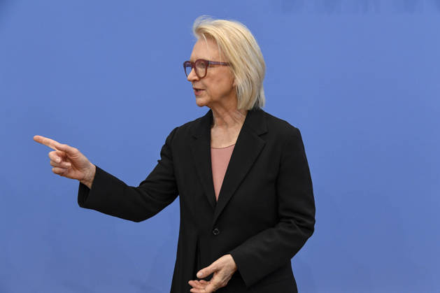 ABB BPK-GUTACHTEN - Prof. Prof. Dr. Dr. h.c. Monika Schnitzer, Vorsitzende Bericht zum Thema Vorstellung des Fruehjahrsgutachten 2026-Sachverstaendigenrat zur Begutachtung der gesamtwirtschaftlichen Entwicklung auf der BPK Bundespressekonferenz in Berlin am 27.05.2026 Berlin Deutschland