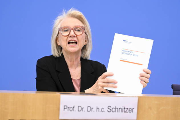 ABB BPK-GUTACHTEN - Prof. Prof. Dr. Dr. h.c. Monika Schnitzer, Vorsitzende Bericht zum Thema Vorstellung des Fruehjahrsgutachten 2026-Sachverstaendigenrat zur Begutachtung der gesamtwirtschaftlichen Entwicklung auf der BPK Bundespressekonferenz in Berlin am 27.05.2026 Berlin Deutschland