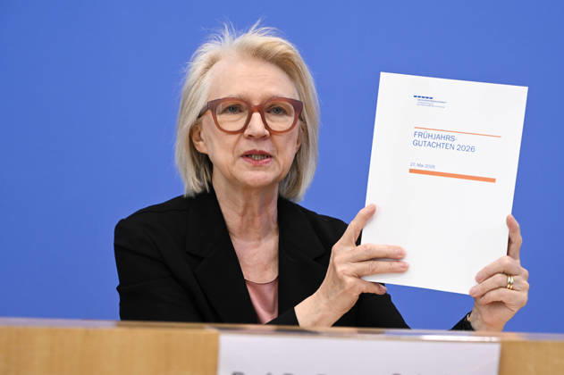 ABB BPK-GUTACHTEN - Prof. Prof. Dr. Dr. h.c. Monika Schnitzer, Vorsitzende Bericht zum Thema Vorstellung des Fruehjahrsgutachten 2026-Sachverstaendigenrat zur Begutachtung der gesamtwirtschaftlichen Entwicklung auf der BPK Bundespressekonferenz in Berlin am 27.05.2026 Berlin Deutschland