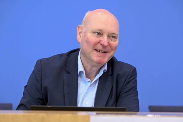 ABB BPK-GUTACHTEN - Prof. Dr. Achim Truger Bericht zum Thema Vorstellung des Fruehjahrsgutachten 2026-Sachverstaendigenrat zur Begutachtung der gesamtwirtschaftlichen Entwicklung auf der BPK Bundespressekonferenz in Berlin am 27.05.2026 Berlin Deutschland