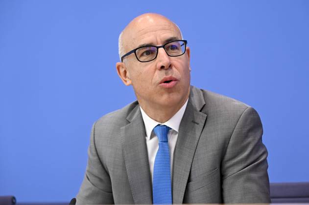 ABB BPK-GUTACHTEN- Prof. Dr. Gabriel Felbermayr Bericht zum Thema Vorstellung des Fruehjahrsgutachten 2026-Sachverstaendigenrat zur Begutachtung der gesamtwirtschaftlichen Entwicklung auf der BPK Bundespressekonferenz in Berlin am 27.05.2026 Berlin Deutschland