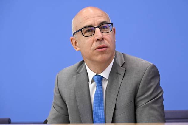 ABB BPK-GUTACHTEN- Prof. Dr. Gabriel Felbermayr Bericht zum Thema Vorstellung des Fruehjahrsgutachten 2026-Sachverstaendigenrat zur Begutachtung der gesamtwirtschaftlichen Entwicklung auf der BPK Bundespressekonferenz in Berlin am 27.05.2026 Berlin Deutschland