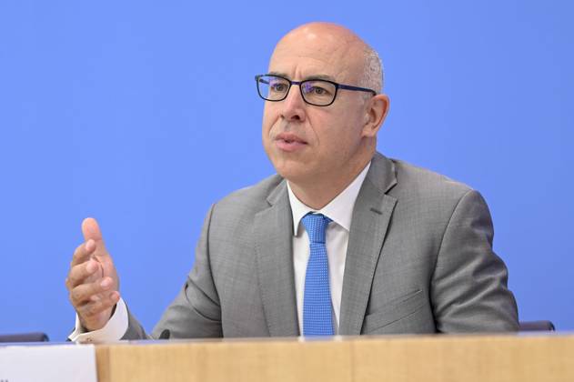 ABB BPK-GUTACHTEN- Prof. Dr. Gabriel Felbermayr Bericht zum Thema Vorstellung des Fruehjahrsgutachten 2026-Sachverstaendigenrat zur Begutachtung der gesamtwirtschaftlichen Entwicklung auf der BPK Bundespressekonferenz in Berlin am 27.05.2026 Berlin Deutschland