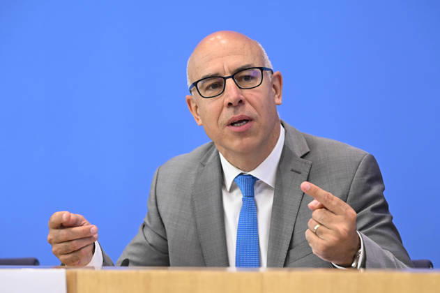 ABB BPK-GUTACHTEN- Prof. Dr. Gabriel Felbermayr Bericht zum Thema Vorstellung des Fruehjahrsgutachten 2026-Sachverstaendigenrat zur Begutachtung der gesamtwirtschaftlichen Entwicklung auf der BPK Bundespressekonferenz in Berlin am 27.05.2026 Berlin Deutschland