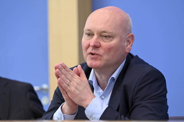ABB BPK-GUTACHTEN - Prof. Dr. Achim Truger Bericht zum Thema Vorstellung des Fruehjahrsgutachten 2026-Sachverstaendigenrat zur Begutachtung der gesamtwirtschaftlichen Entwicklung auf der BPK Bundespressekonferenz in Berlin am 27.05.2026 Berlin Deutschland