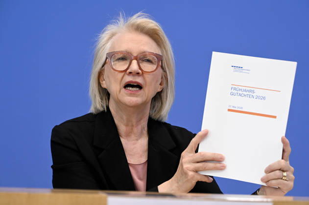 ABB BPK-GUTACHTEN - Prof. Dr. Dr. h.c. Monika Schnitzer, Vorsitzende Bericht zum Thema Vorstellung des Fruehjahrsgutachten 2026-Sachverstaendigenrat zur Begutachtung der gesamtwirtschaftlichen Entwicklung auf der BPK Bundespressekonferenz in Berlin am 27.05.2026 Berlin Deutschland