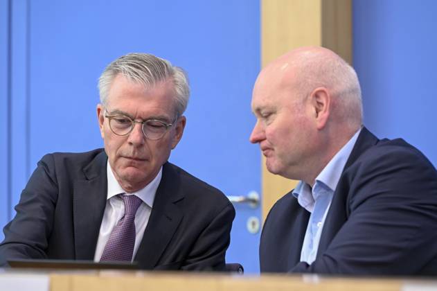 ABB BPK-GUTACHTEN - Prof. Dr. Martin Werding Prof. Dr. Achim Truger Bericht zum Thema Vorstellung des Fruehjahrsgutachten 2026-Sachverstaendigenrat zur Begutachtung der gesamtwirtschaftlichen Entwicklung auf der BPK Bundespressekonferenz in Berlin am 27.05.2026 Berlin Deutschland