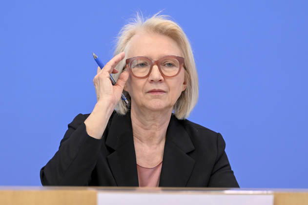 ABB BPK-GUTACHTEN - Prof. Dr. Dr. h.c. Monika Schnitzer, Vorsitzende Bericht zum Thema Vorstellung des Fruehjahrsgutachten 2026-Sachverstaendigenrat zur Begutachtung der gesamtwirtschaftlichen Entwicklung auf der BPK Bundespressekonferenz in Berlin am 27.05.2026 Berlin Deutschland