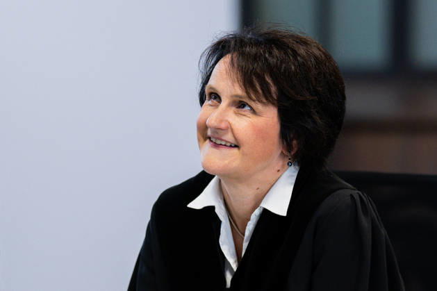 27.05.2026 - Urteilsverkündung beim Prozess gegen Daniela Klette: Der mutmaßlichen RAF-Terroristin wird versuchter Mord und die Beteiligung an bewaffneten Raubüberfällen vorgeworfen, die in einer umgebauten Reithalle vor dem Landgericht Verden (Aller) in Niedersachsen verhandelt wird. Die Staatsanwaltschaft fordert 15 Jahre Haft. Im Bild: Dr. Annette Marquardt (Staatsanwältin). ,