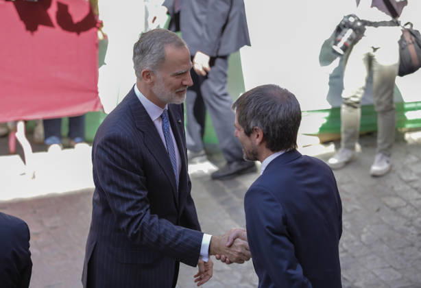 King Felipe and the Minister of Culture, Ernest Urtasun, during the official ceremony for the awarding of the Medals of Merit in Fine Arts 2024 and the subsequent family photo with all the winners, inside the Cathedral Primada de Santa María, on May 27, 2026, in Toledo, Castilla La Mancha Spain Their Majesties the King and Queen of Spain lead this solemn institutional ceremony to recognize the career, creativity and contribution of the honorees to the enrichment of the artistic, cultural and musical heritage of the country 27 MAY 2026 Juanma Jimé Toledo, Castilla La Mancha Toledo, Castilla La Mancha Spain Copyright: xJuanmaxJimà nezx 7553304