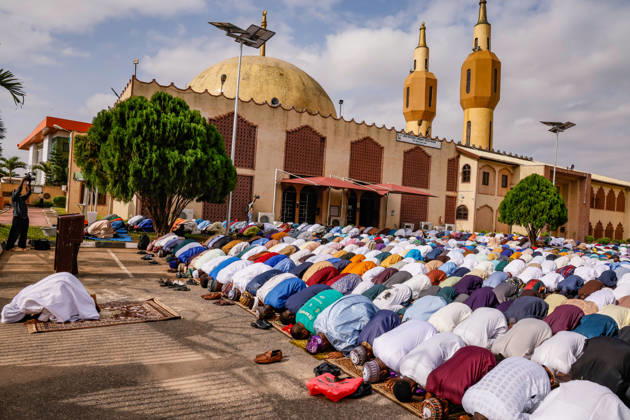 Muslims perform Eid al-Adha prayer in Lagos, Nigeria LAGOS, NIGERIA - MAY 27: Muslim worshippers perform the Eid al-Adha (Feast of Sacrifice) prayer at the courtyard of the Central Mosque in Lagos, Nigeria, on May 27, 2026. Emmanuel Osodi Anadolu Lagos Nigeria. Editorial use only. Please get in touch for any other usage.  Copyright: x2026xAnadoluxEmmanuelxOsodix