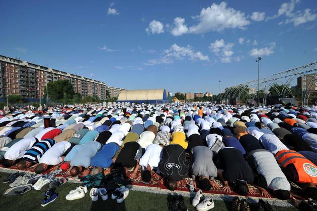 foto Mario Romano IPP Milano 27 05 2026 Eid Al Adha 2026 , ossia -la festa del sacrificio- nella religione islamica nella foto la preghiera Italy Photo Press - World Copyright Id al-adha, ossia -la festa del
