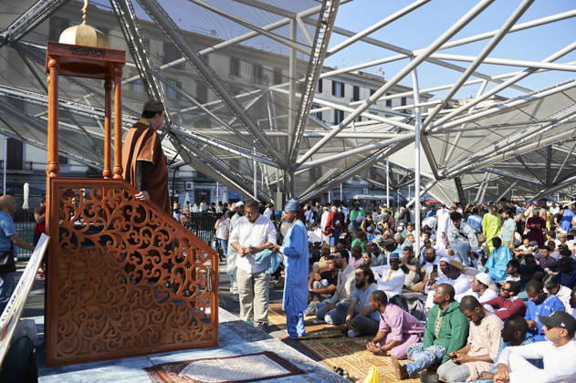 Muslim community gathers for Eid al-Adha prayer in Naples, Italy NAPLES, ITALY - MAY 27: Imam Amar Abdhallah speaks as the Muslim community gather to perform the Eid al-Adha (Feast of the Sacrifice) morning prayer in Naples, Italy, on May 27, 2026. Eliano Imperato Anadolu Naples Italy. Editorial use only. Please get in touch for any other usage.  Copyright: x2026xAnadoluxElianoxImperatox