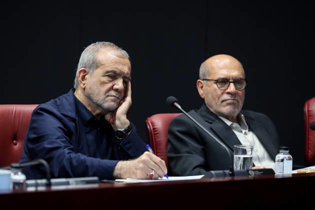 Iranian President Masoud Pezeshkian TEHRAN, IRAN - MAY 27: (----EDITORIAL USE ONLY – MANDATORY CREDIT - IRANIAN PRESIDENCY HANDOUT - NO MARKETING NO ADVERTISING CAMPAIGNS - DISTRIBUTED AS A SERVICE TO CLIENTS----) Iranian President Masoud Pezeshkian meets with members of the Tehran Chamber of Commerce in Tehran, Iran on May 27, 2026. Iranian Presidency Anadolu Tehran Iran. Editorial use only. Please get in touch for any other usage.  Copyright: x2026xAnadoluxIranianxPresidencyx