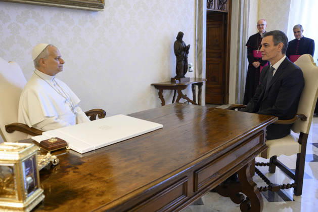 Pope Leo XIV Meets Pedro Sanchez Perez-Castejon - Vatican Pope Leo XIV receives the Prime Minister of Spain, Pedro Sanchez Perez-Castejon, in the Vatican on May 27, 2026. Photo by (EV) Simone Risoluti Vatican Media ABACAPRESS.COM Vatican Vatican (or Holy See)  Copyright: xABACAx
