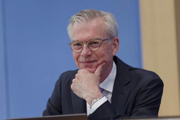 Wirtschaftsweise stellen Frühjahrsgutachten vor 2026-05-27 Deutschland, Berlin Bundespressekonferenz: Der Sachverständigenrat zur Begutachtung der gesamtwirtschaftlichen Entwicklung präsentiert sein Frühjahrsgutachten 2026. Im Bild v.l.: Prof. Dr. Martin Werding, Prof. Dr. Achim Truger, Prof. Dr. Monika Schnitzer, Vorsitzende, Prof. Dr. Gabriel Felbermayr, Ph.D., Prof. Dr. Veronika Grimm..