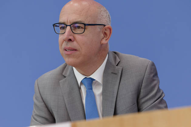 Wirtschaftsweise stellen Frühjahrsgutachten vor 2026-05-27 Deutschland, Berlin Bundespressekonferenz: Der Sachverständigenrat zur Begutachtung der gesamtwirtschaftlichen Entwicklung präsentiert sein Frühjahrsgutachten 2026. Im Bild Prof. Dr. Gabriel Felbermayr, Ph.D.