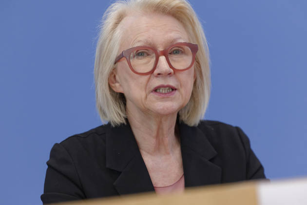 Wirtschaftsweise stellen Frühjahrsgutachten vor 2026-05-27 Deutschland, Berlin Bundespressekonferenz: Der Sachverständigenrat zur Begutachtung der gesamtwirtschaftlichen Entwicklung präsentiert sein Frühjahrsgutachten 2026. Im Bild Prof. Dr. Monika Schnitzer, Vorsitzende..