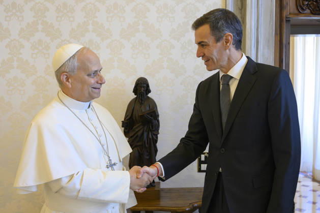 ITALY- REL VATICAN -POPE LEO XVI RECEIVES HIS EXCELLENCY MR.PEDRO SANCHEZ PEREZ-CASTEJON, PRESIDENT OF THE GOVERNMENT OF SPAIN IN AUDIENCE May 27, 2026 ITALY REL - May 27, 2026: Pope Leo XIV receives His Excellency Mr. Pedro Sanchez Perez-Castejon, President of the Government of Spain, in audience EDITORIAL USE ONLY - NO BOOKS Copyright: xVATICANxMEDIAx xCatholicxPressxPhotox