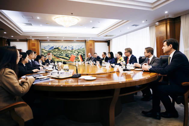 Katherina Reiche (CDU), Bundesministerin fuer Wirtschaft und Energie trifft den Vizeminister ZHOU Haibing zu einem Gespraech in Peking, 27.05.2026. Fotografiert im Auftrag des Bundesministerium fuer Wirtschaft und Energie (BMWE) Peking China Copyright: xFelixxZahn BMWEx